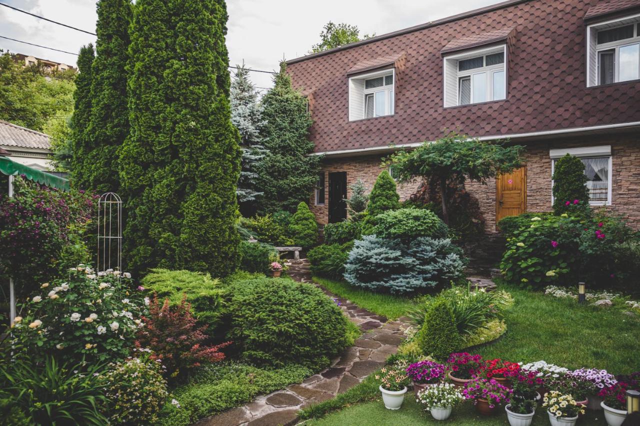 Апартаменты В Гостевом Домике Almaty Ngoại thất bức ảnh