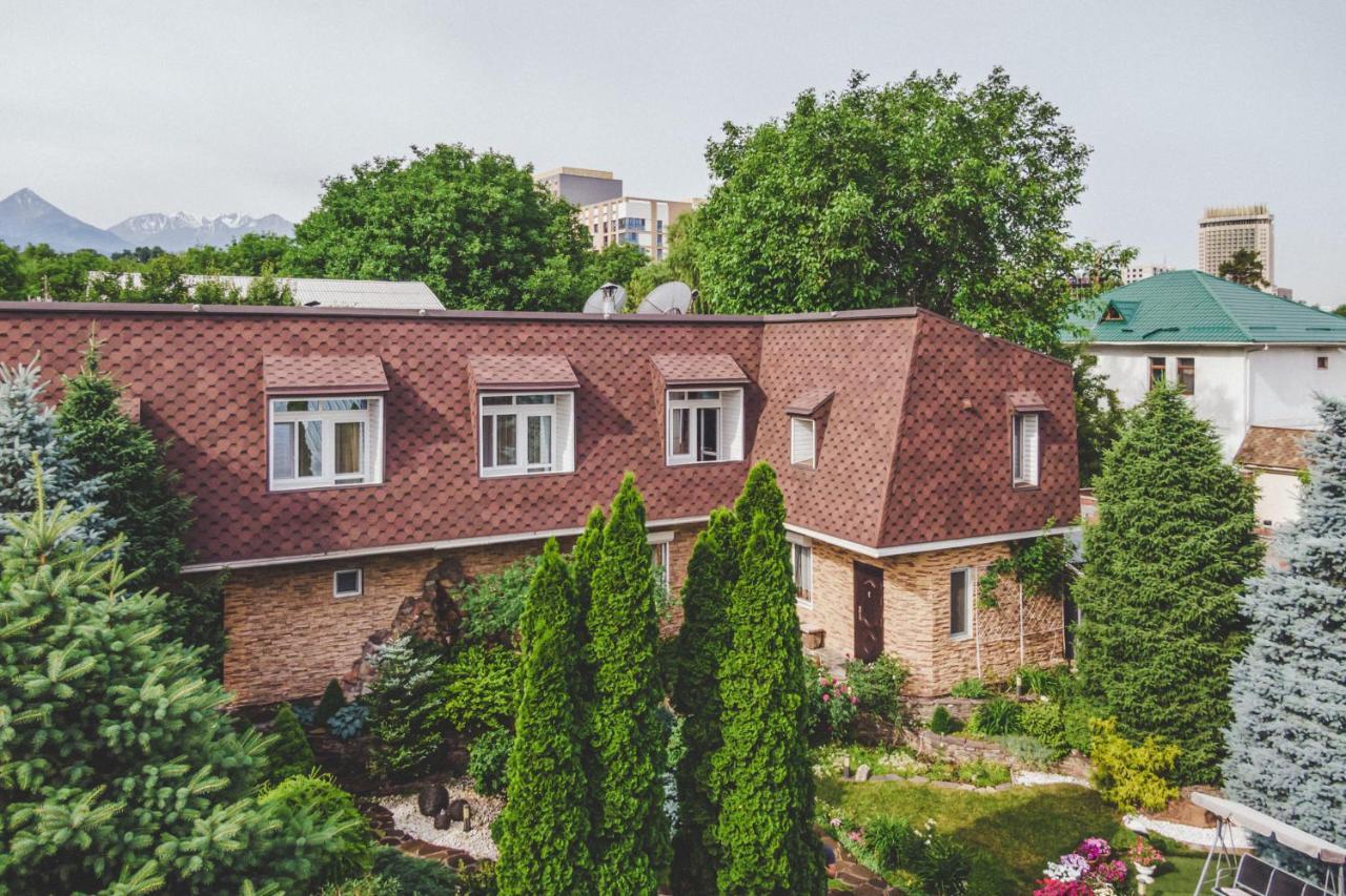 Апартаменты В Гостевом Домике Almaty Ngoại thất bức ảnh